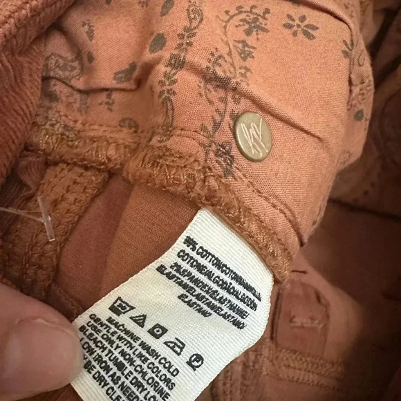 We the Free Shorts Corduroy Cuffed Hem High Waist Zip Fly Buttoned Brown 24 - Picture 3 of 4